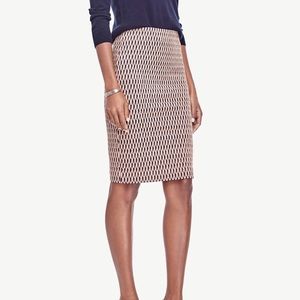 Ann Taylor, Jacquard Pencil Skirt, size 4, pink